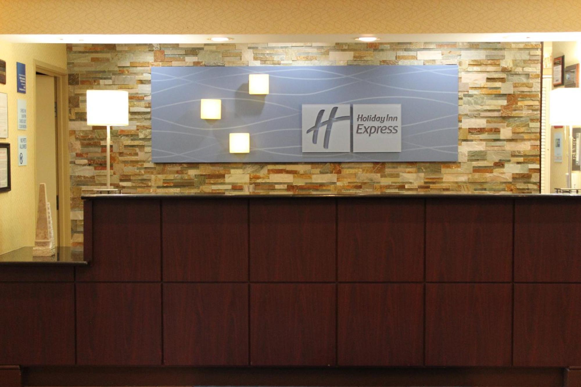 Holiday Inn Express Hotel & Suites Chicago-Algonquin, An Ihg Hotel Exterior photo